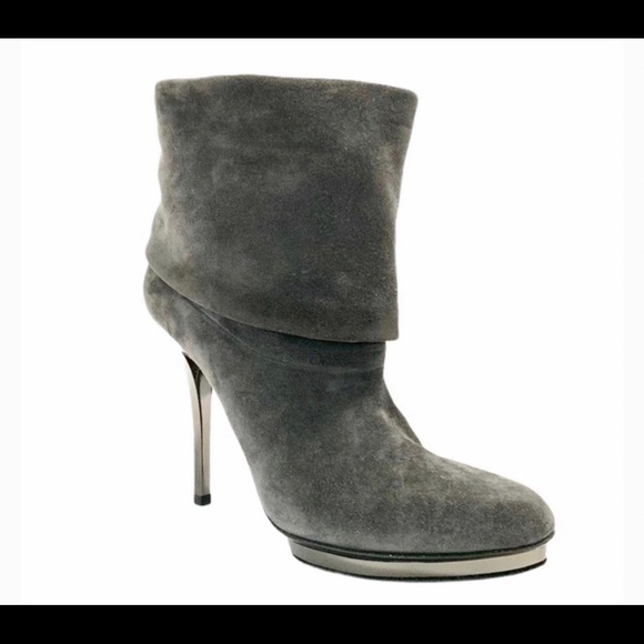 Gucci Scamosciato foldover booties - Picture 9 of 10